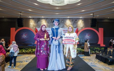 Bersama Pjs. Ketua Dekranasda Solok Selatan, Ketua DWP Hadiri  Lomba Desain Busana Muslimah Tahun 2024 Tingkat Provinsi Sumatera Barat